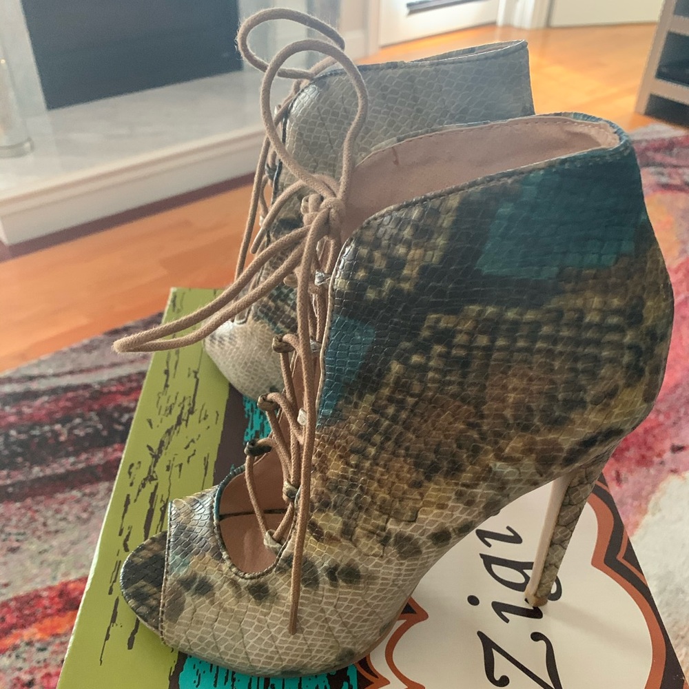 Zigi Soho Multi-Colored Peep Toe - Size 7.5